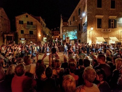 Villa Villa in Bol with Pool and Sea View - Environment photo 22