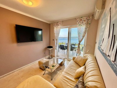 Apartment Apartment in Dramalj near Beach & Pool - Features photo 12