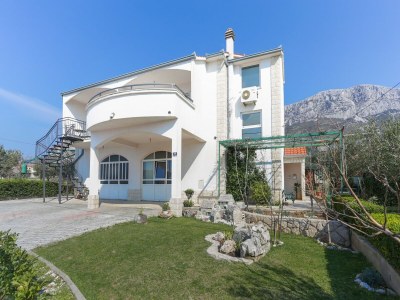 Apartment Apartment in Kaštel Gomilica near the Sea in Trogir Area - Apartment