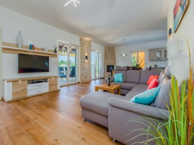 Villa Villa in Deklici mit Infinity-Pool & Meerblick - Features photo 12