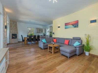 Villa Villa in Deklici mit Infinity-Pool & Meerblick - Features photo 14