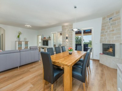 Villa Villa in Deklici mit Infinity-Pool & Meerblick - Features photo 16