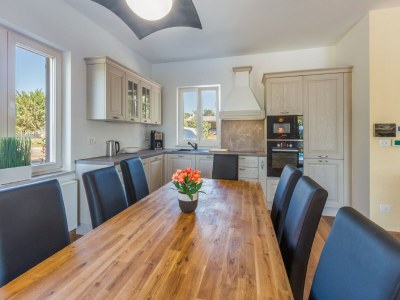 Villa Villa in Deklici mit Infinity-Pool & Meerblick - Features photo 17