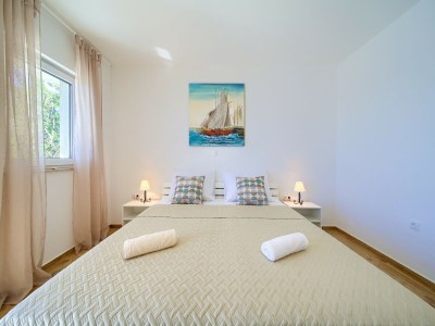 Villa Villa in Cres with Sea Views & Pool - Features photo 11