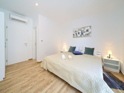 Villa Villa in Cres with Sea Views & Pool - Features photo 13