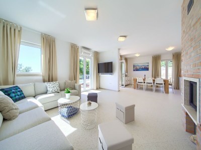 Villa Villa in Cres with Sea Views & Pool - Features photo 14