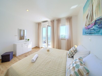 Villa Villa in Cres with Sea Views & Pool - Features photo 15