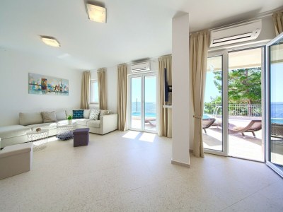 Villa Villa in Cres with Sea Views & Pool - Features photo 17