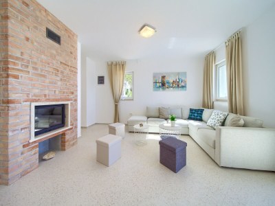 Villa Villa in Cres with Sea Views & Pool - Features photo 23