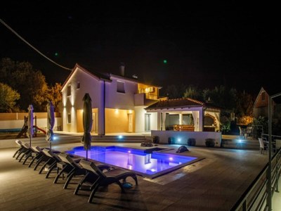 Villa Luxuriöse Villa in Nova Sela mit beheiztem Pool - Outdoor photo 8