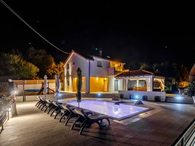 Villa Luxuriöse Villa in Nova Sela mit beheiztem Pool - Outdoor photo 9