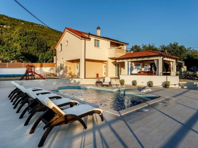 Villa Luxuriöse Villa in Nova Sela mit beheiztem Pool - Outdoor photo 13