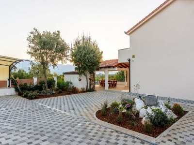 Villa Luxuriöse Villa in Nova Sela mit beheiztem Pool - Outdoor photo 14