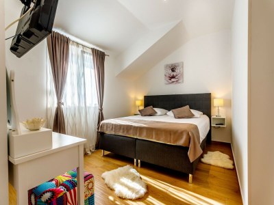 Villa Luxuriöse Villa in Nova Sela mit beheiztem Pool - Features photo 26