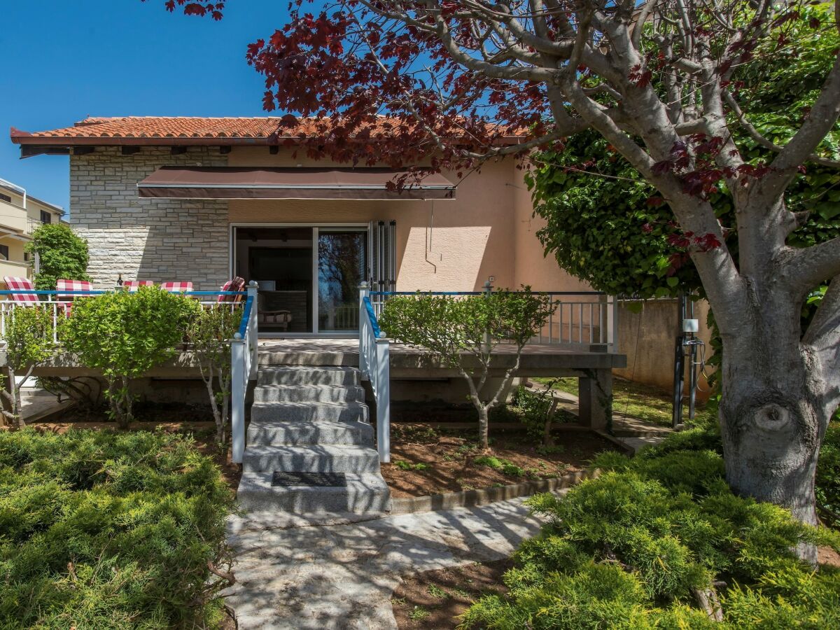 Holiday house Ferienhaus in Turanj nahe Kiesstrand