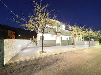 Villa Villa with Heated Pool - Outdoor photo 4