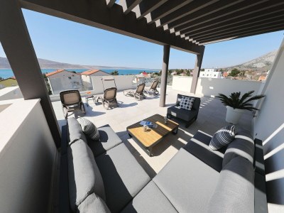 Villa Villa with Heated Pool - Outdoor photo 6