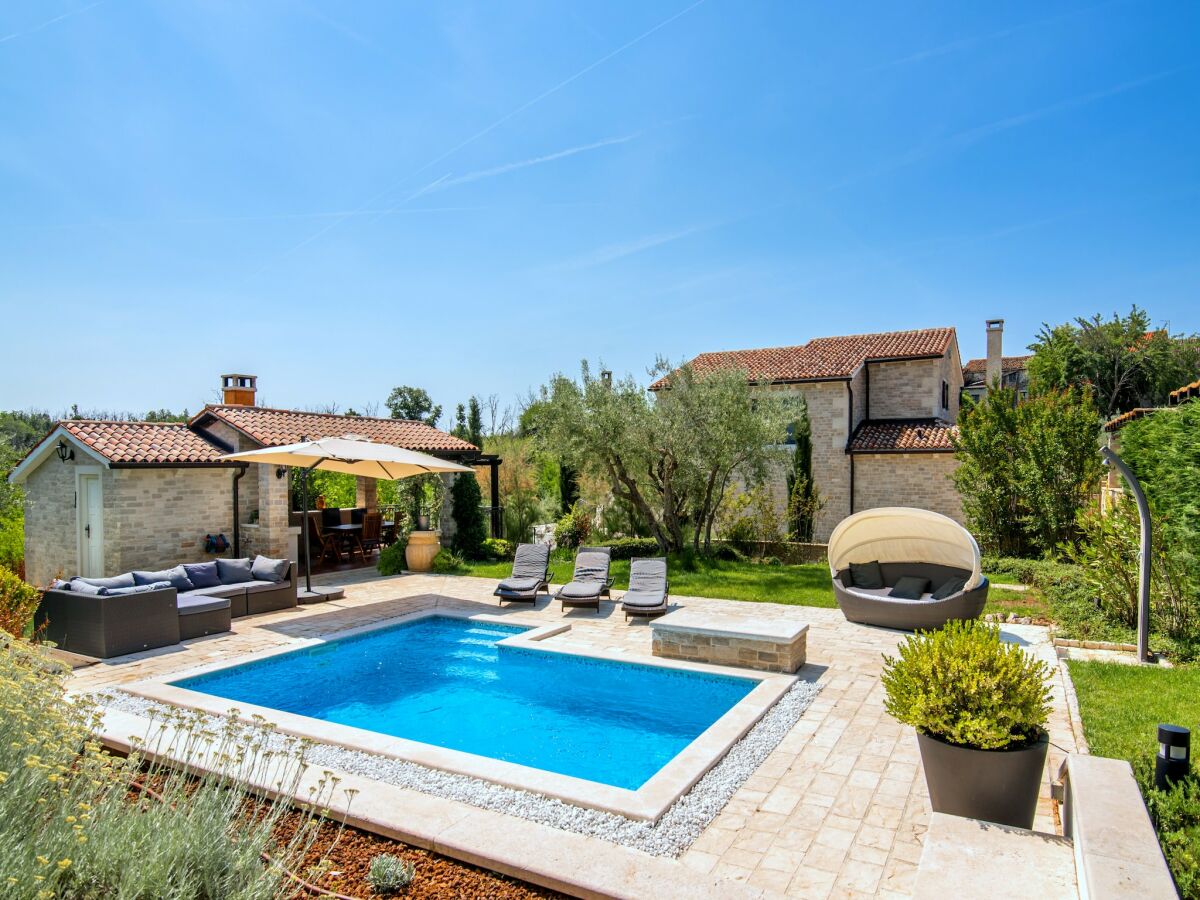 Villa Villa in Baderna with Private Pool - Outdoor photo 2