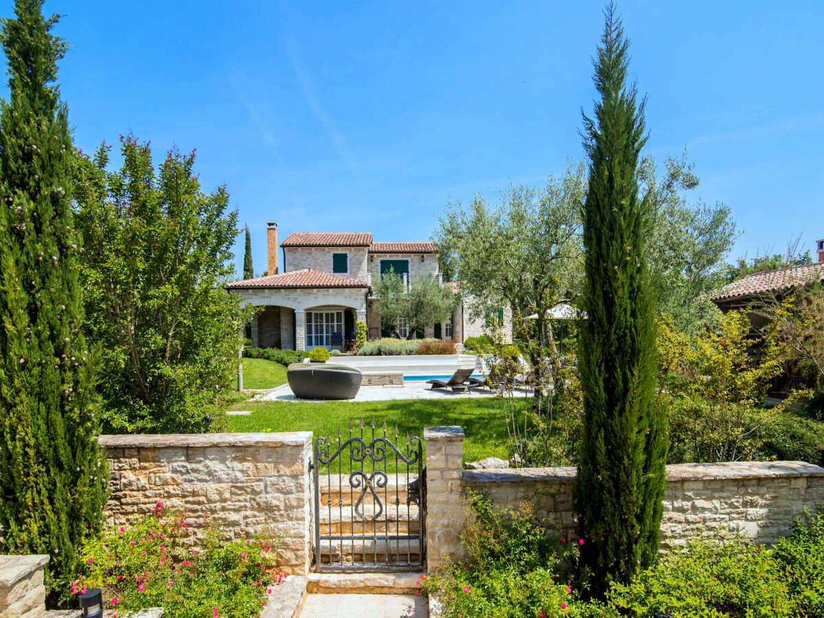 Villa Villa in Baderna with Private Pool - Outdoor photo 3