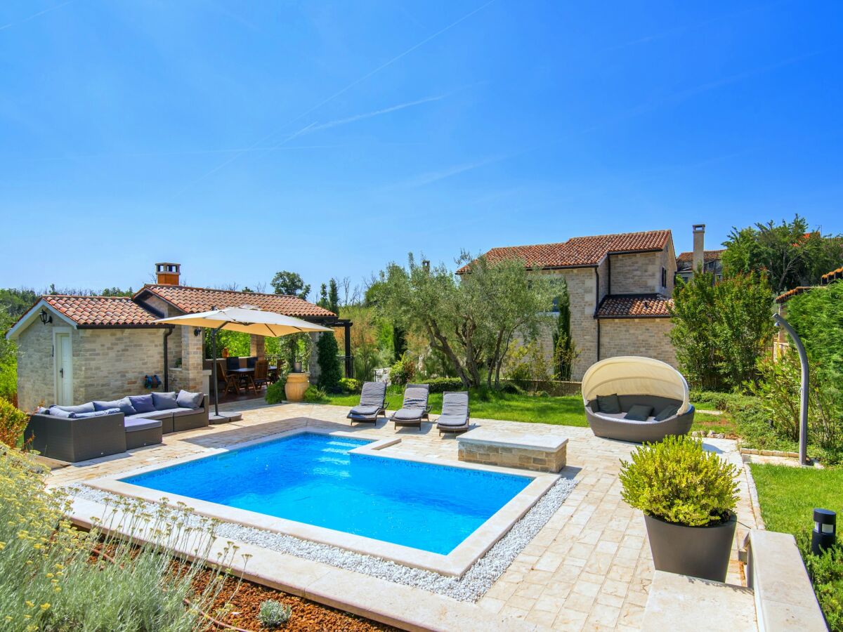 Villa Villa in Baderna with Private Pool - Outdoor photo 4
