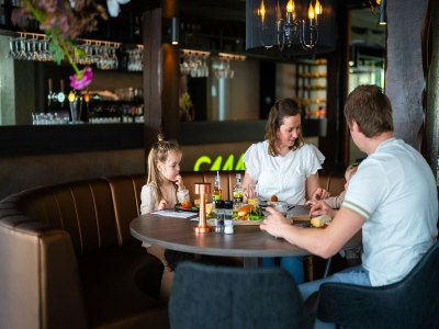 Holiday park Spacious Villa in Hoenderloo - Outdoor photo 40