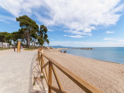 Villa Holiday Home in St Pere Pescador with Pool - Environment photo 36