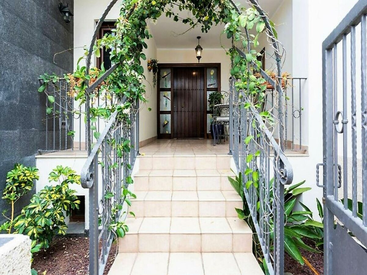 Villa Belvilla by OYO Villa in Adeje - Outdoor photo 5