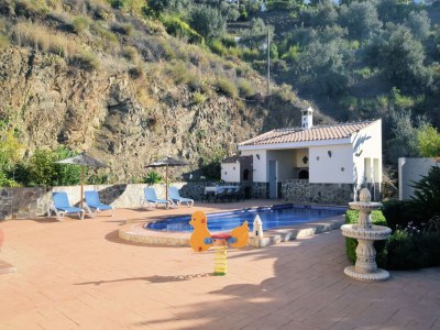 Villa Luxuriöse Villa mit privatem Pool in Sayalonga - Outdoor photo 11