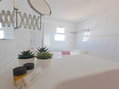 Apartment Belvilla by OYO Apartment in Arona - Features photo 23