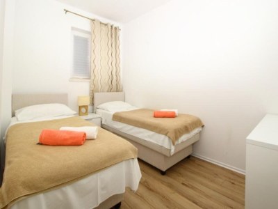 Apartment Apartment Dubreta mit Balkon - Features photo 11