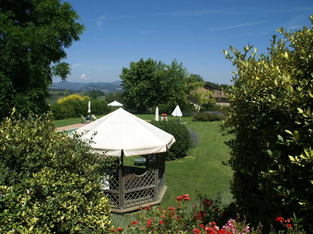 Apartment Apartment in Montone with Pool & Garden - Outdoor photo 3