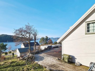 Holiday house 8 person holiday home in Masfjordnes-By Traum - Holiday house