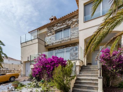 Villa Coastal Villa with Garden - Outdoor photo 7