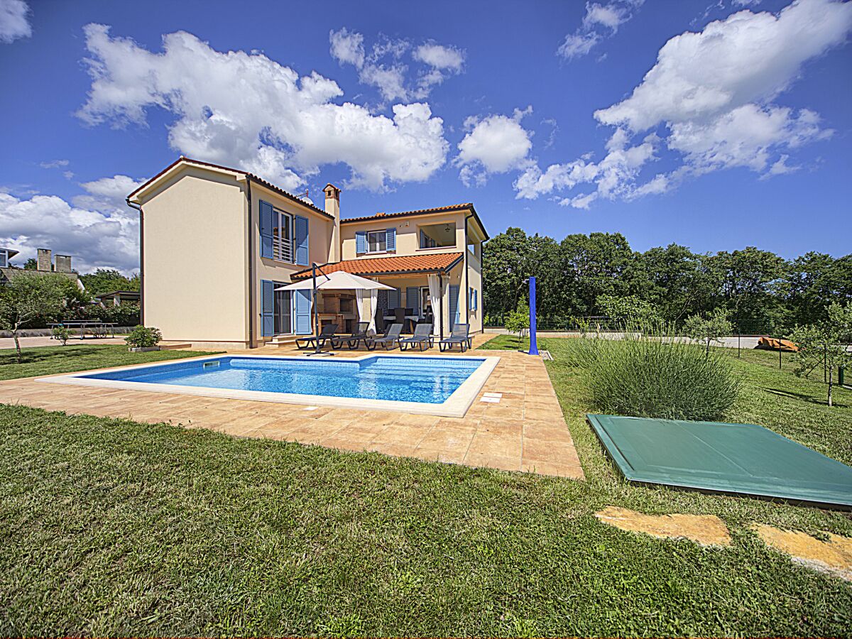 Villa Villa MI wit pool