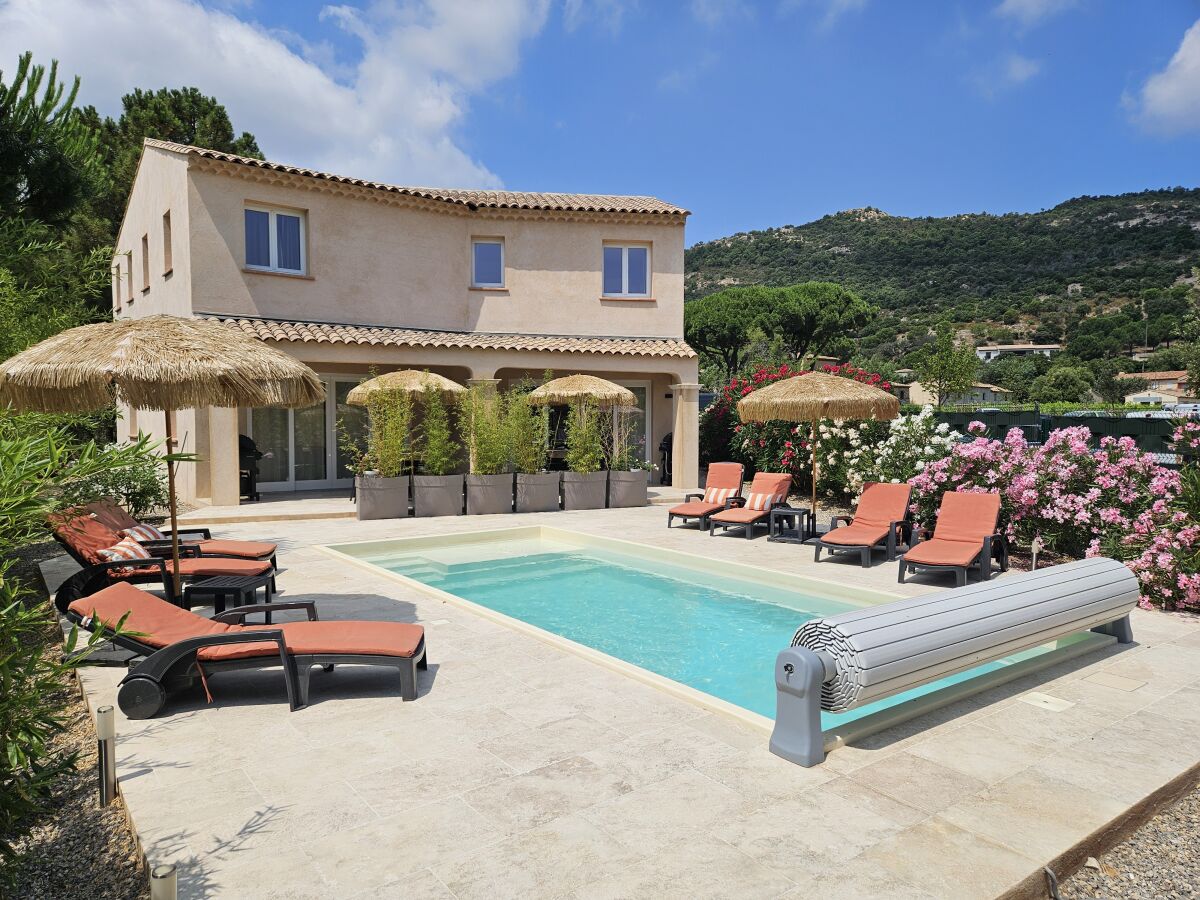 Holiday house No title