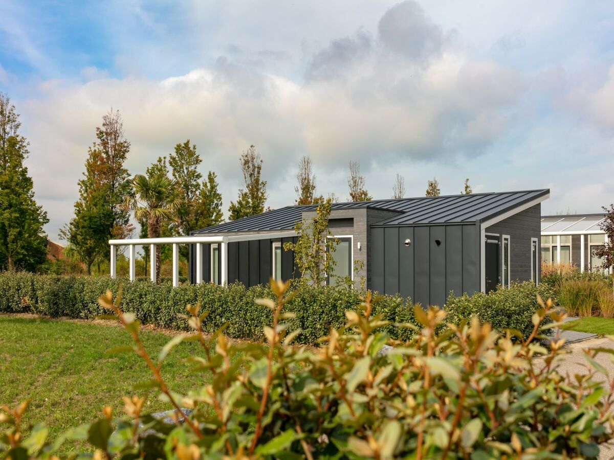 Holiday park Holiday Home in Zeeland with Streamside Terrace - Outdoor photo 2