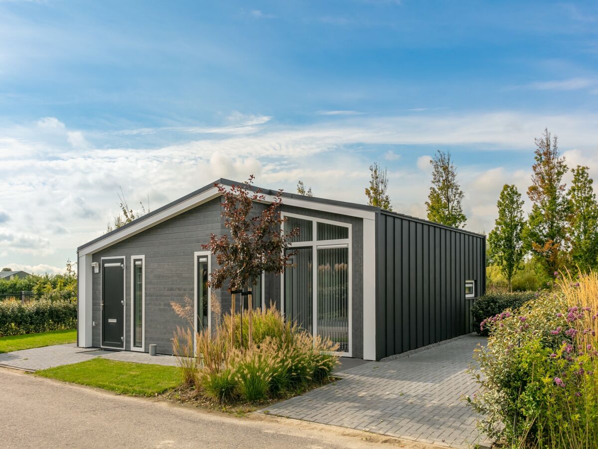 Holiday park Holiday Home in Zeeland with Streamside Terrace - Outdoor photo 4