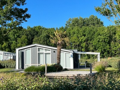 Holiday park Holiday Home in Zeeland with Streamside Terrace in Wemeldinge - Holiday park