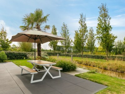 Holiday park Holiday Home in Zeeland with Streamside Terrace - Outdoor photo 8