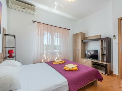 Apartment Apartments Stanko Fazana  - One bedroom A4 with Garden View - Features photo 11