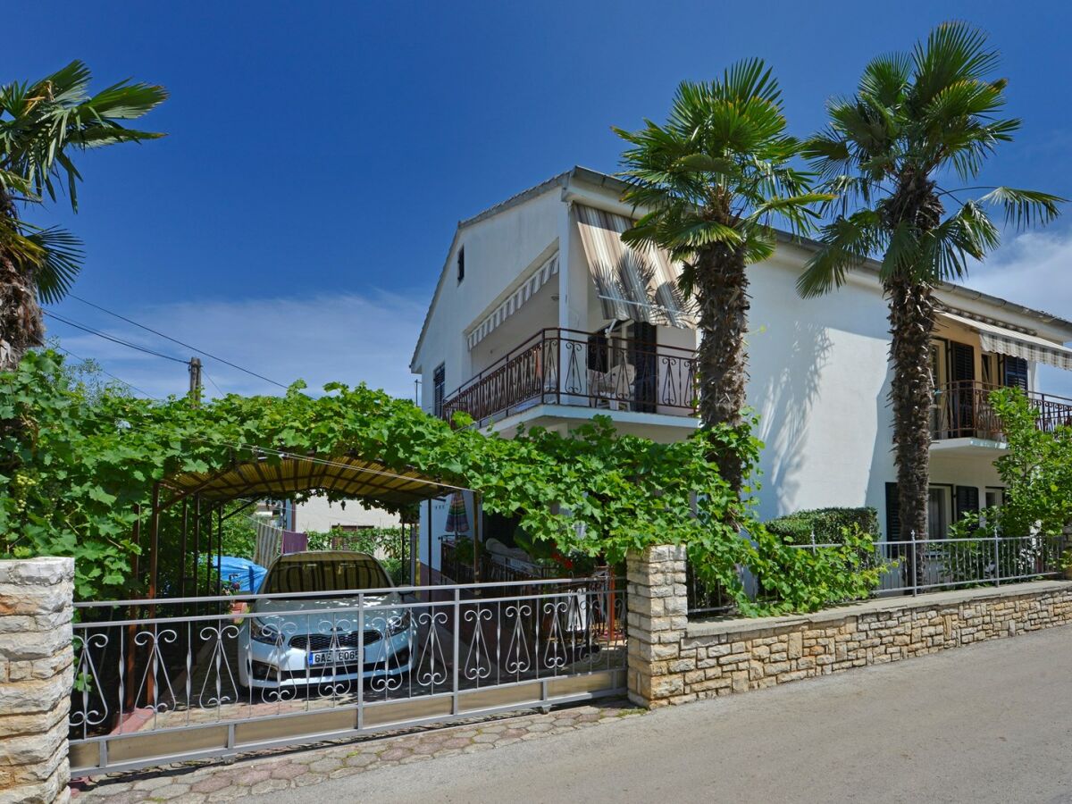 Apartment Apartments Nevia - Two Bedroom Apartment Nevia II A4 with Garden - Outdoor photo 2