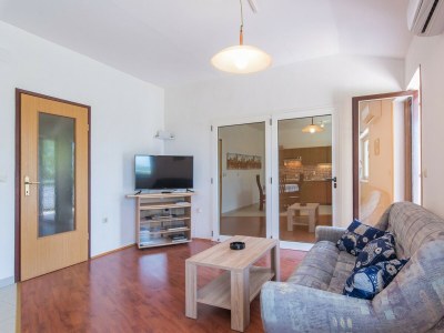 Apartment Apartment Complex Kadum 25 - Two-Bedroom Apartment Kadum near Porec - Features photo 13