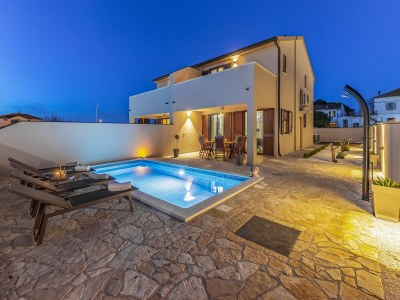 Holiday house Familienvilla mit Pool, Wellness - Outdoor photo 7