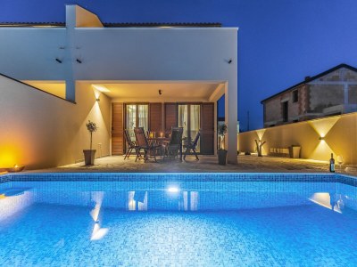 Holiday house Familienvilla mit Pool, Wellness - Outdoor photo 11