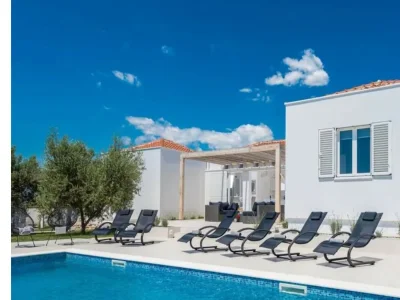 Villa Luxurious villa Bright with pool - Outdoor photo 2