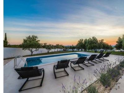 Villa Luxurious villa Bright with pool - Outdoor photo 8