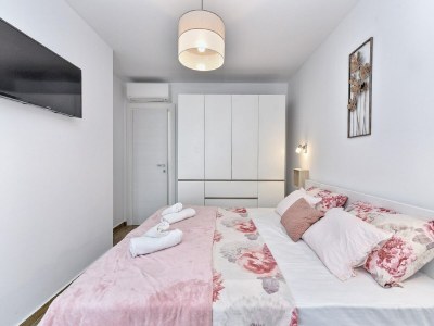 Villa Modern villa with private hydromassage pool - Features photo 11