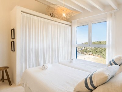 Villa Beachfront Villa for 8 guests in Cala en Porter - Features photo 14