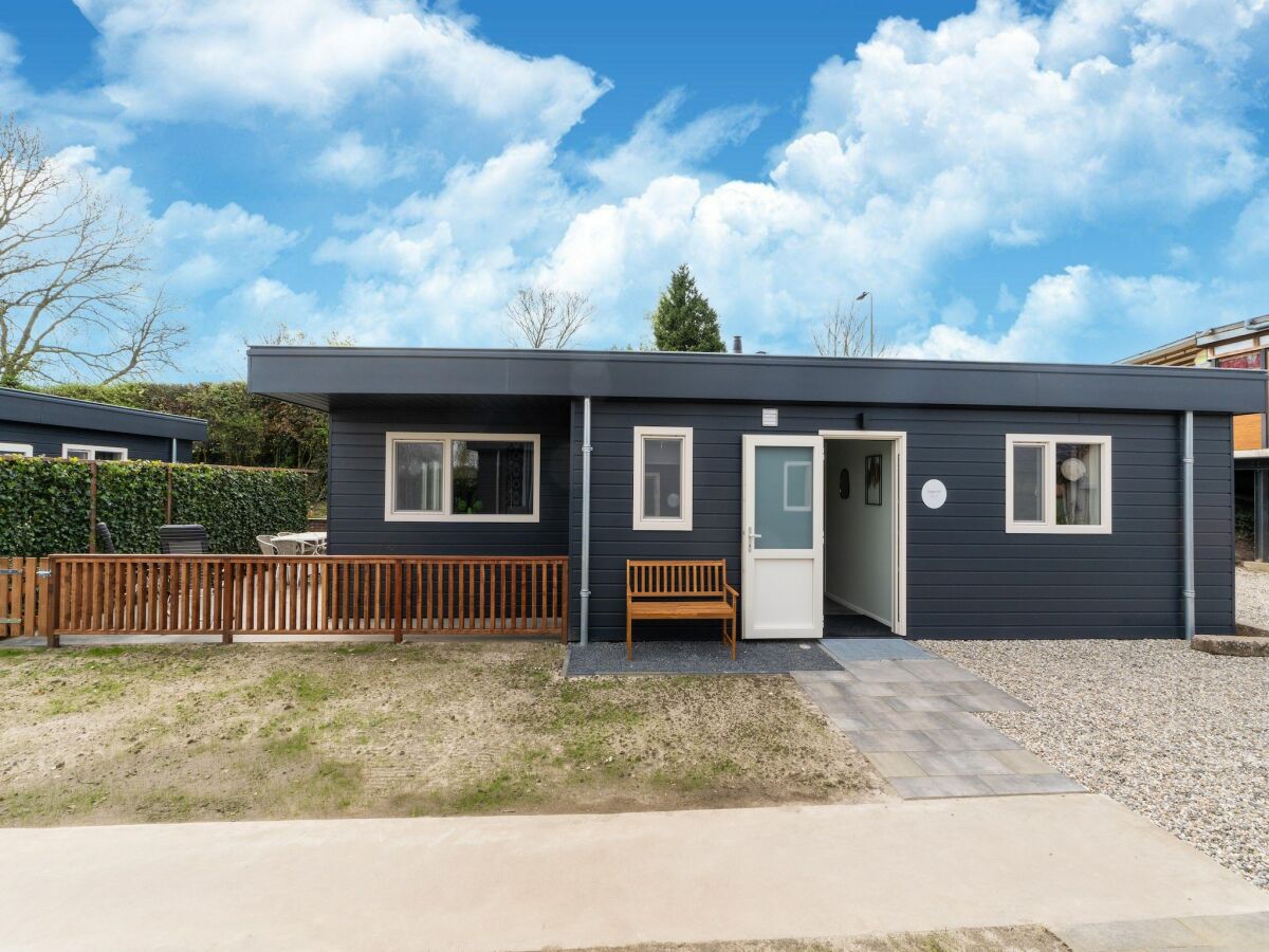 Holiday house Schönes Ferienhaus in Bantega mit Boot an Steg