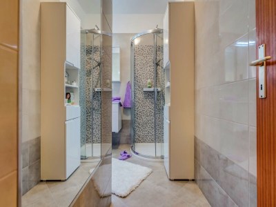 Apartment Apartment in Kaštel Sucurac with Sea View - Features photo 11